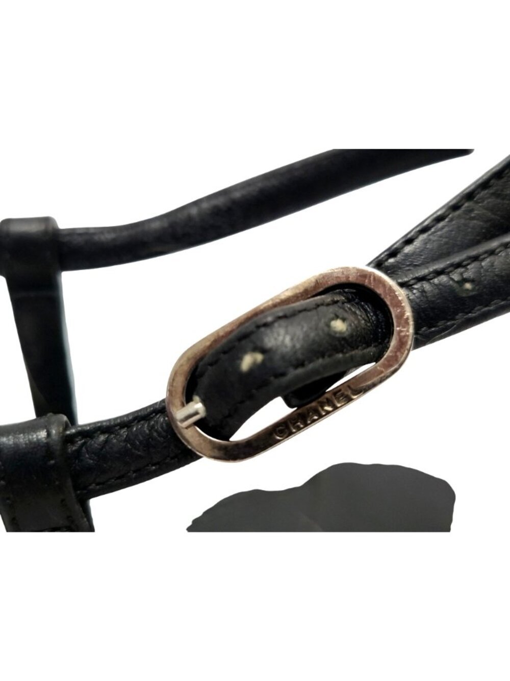 Chanel CC Logo T-Strap Leather Thong Sandals - Picture 12 of 17